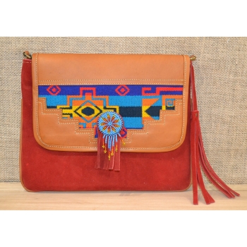 Torebka ze skóry etno w czerwonym kolorze  z koralikami mullo .